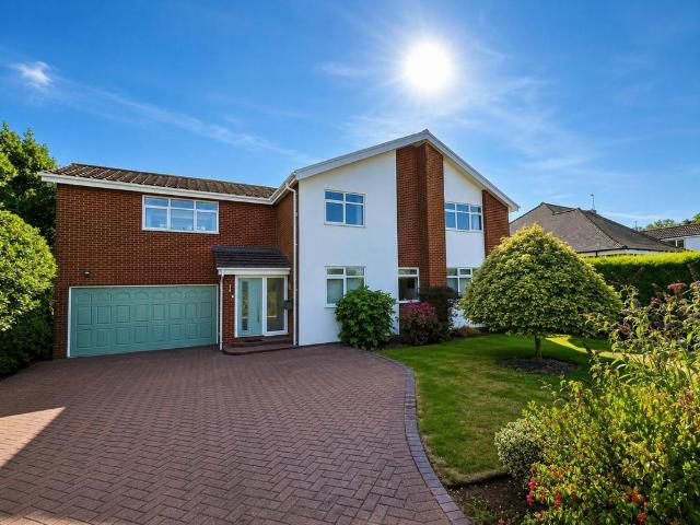5 bedroom detached house for sale