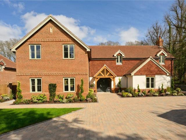 5 bedroom detached house for sale