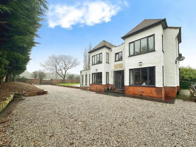 5 bedroom detached house for sale