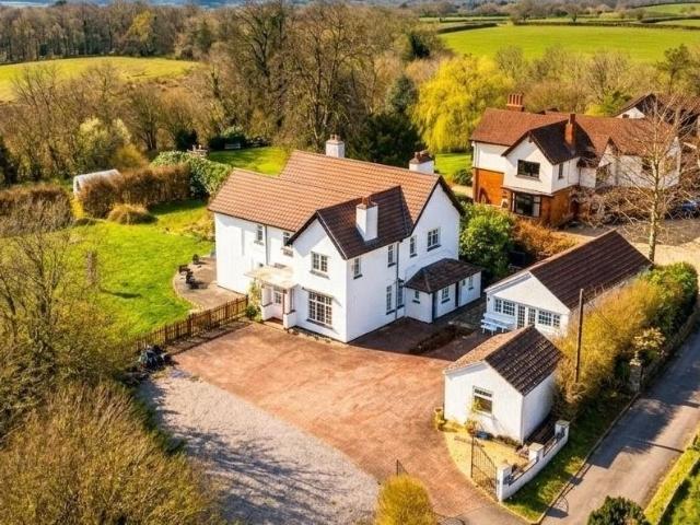 5 bedroom detached house for sale