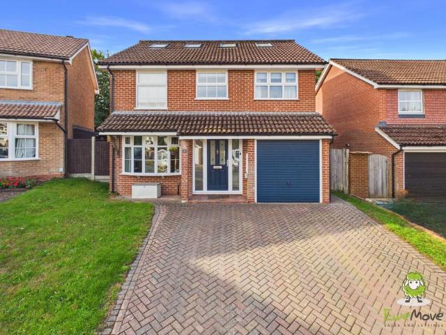 5 bedroom detached house for sale