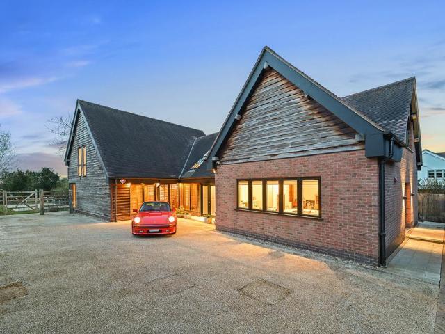 5 bedroom detached house for sale