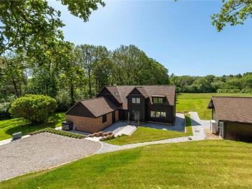 5 bedroom detached house for sale