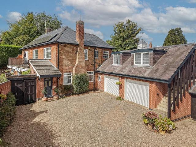 5 bedroom detached house for sale
