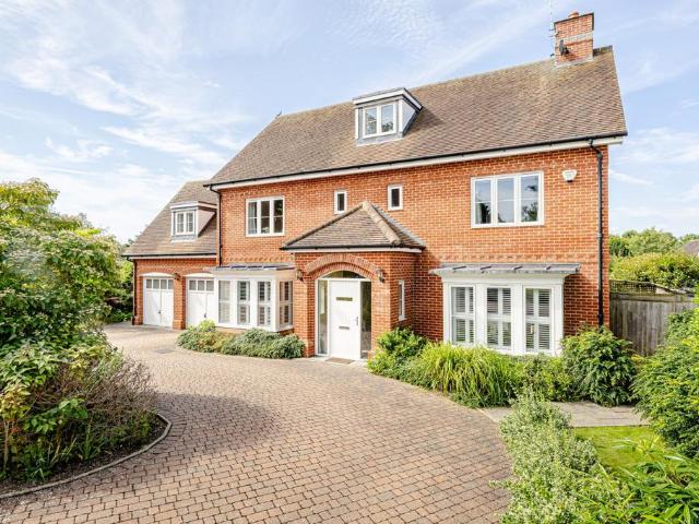 5 bedroom detached house for sale