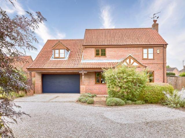 5 bedroom detached house for sale