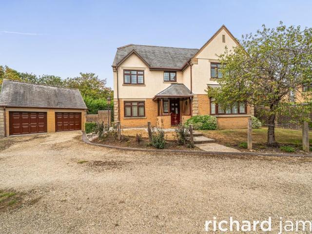 5 bedroom detached house for sale