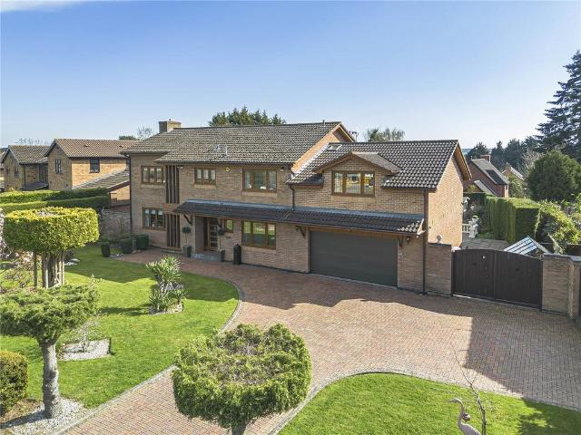 5 bedroom detached house for sale