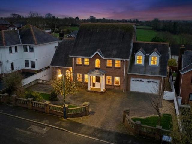 5 bedroom detached house for sale