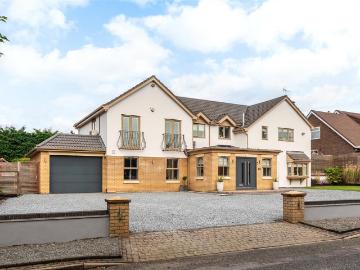 5 bedroom detached house for sale