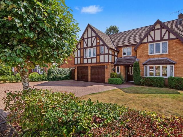 5 bedroom detached house for sale