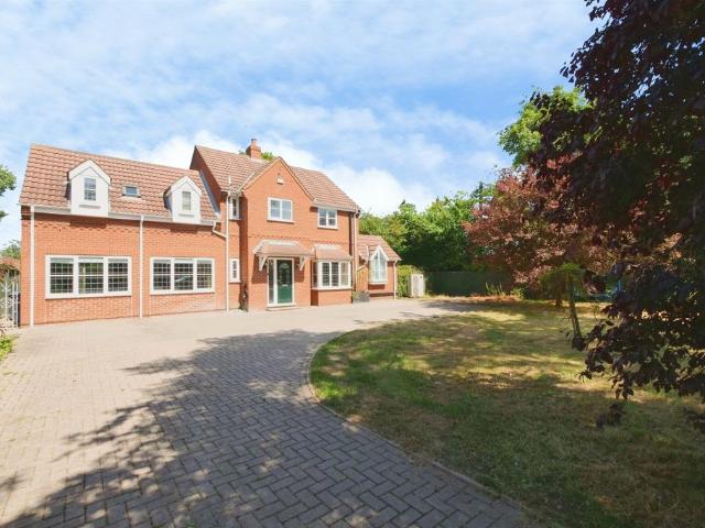 5 bedroom detached house for sale