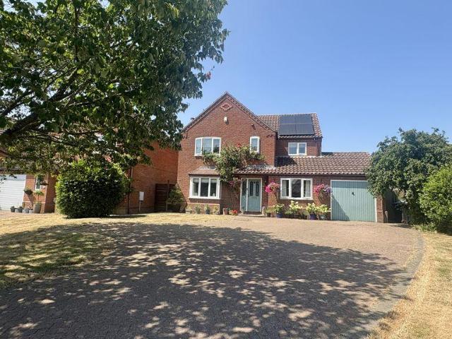 5 bedroom detached house for sale