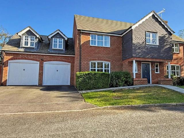 5 bedroom detached house for sale