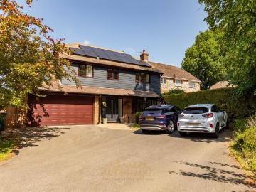 5 bedroom detached house for sale