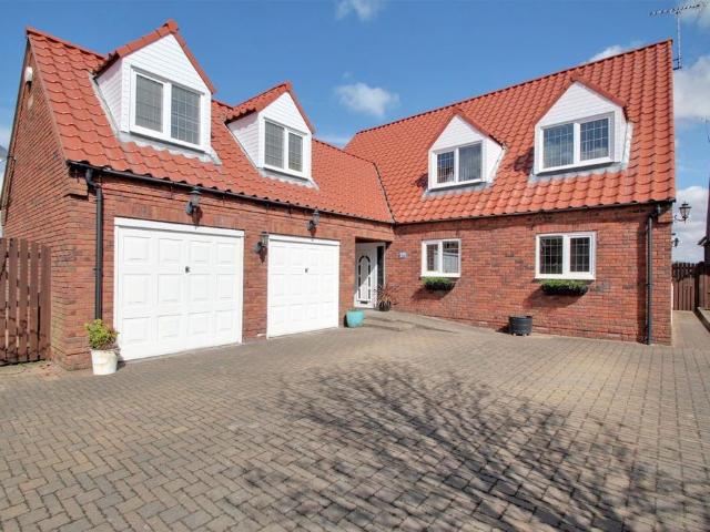 5 bedroom detached house for sale