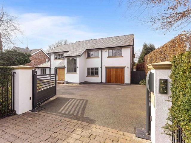 5 bedroom detached house for sale