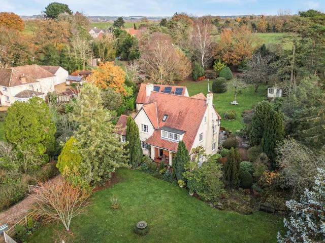 5 bedroom detached house for sale