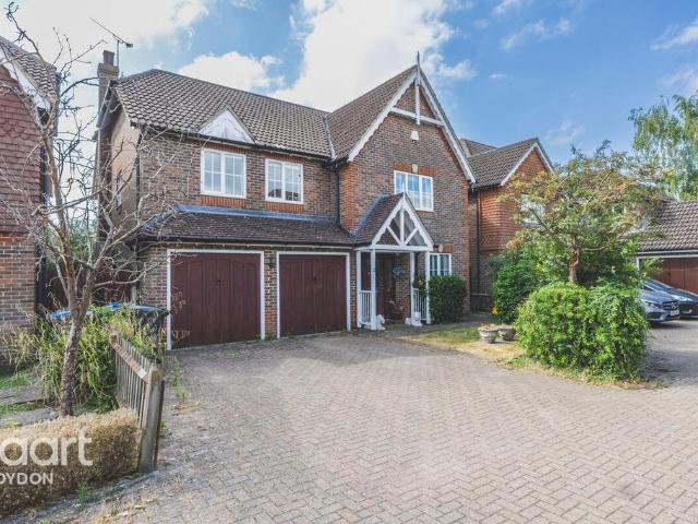 5 bedroom detached house for sale