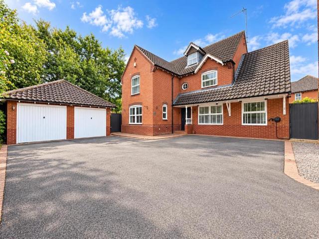 5 bedroom detached house for sale