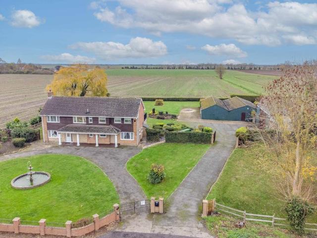 5 bedroom detached house for sale