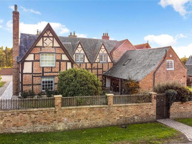 5 bedroom detached house for sale