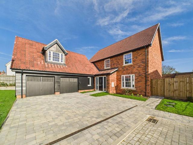 5 bedroom detached house for sale