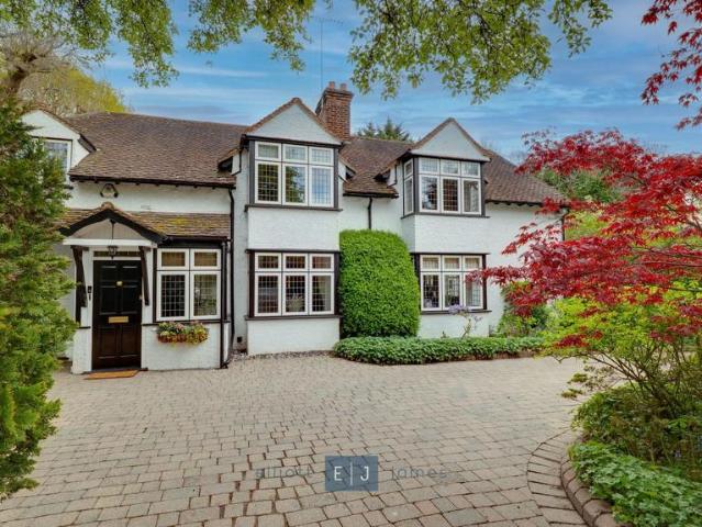 5 bedroom detached house for sale
