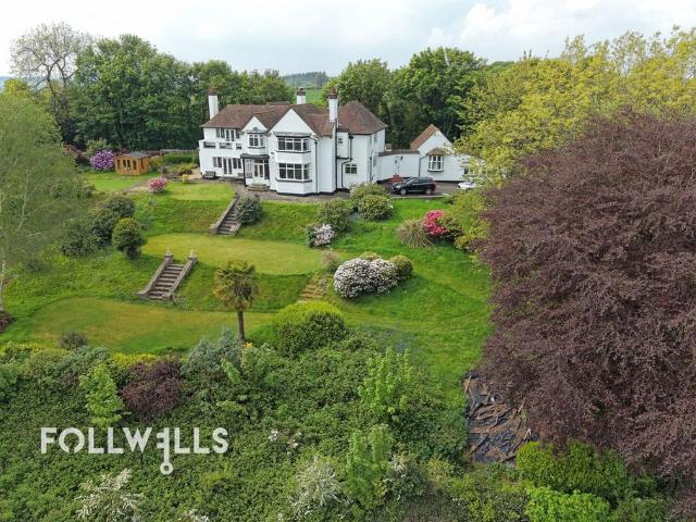 5 bedroom detached house for sale