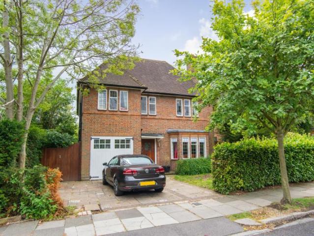 5 bedroom detached house for sale