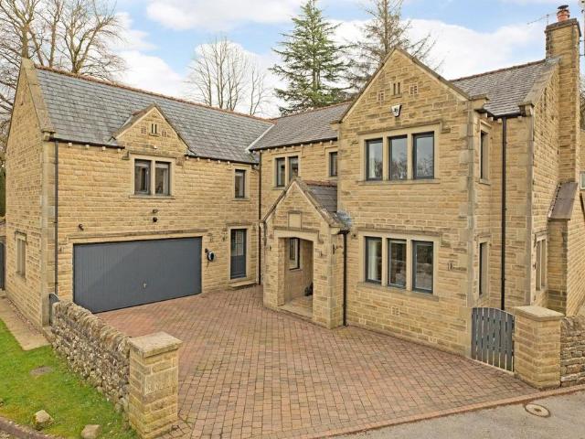 5 bedroom detached house for sale