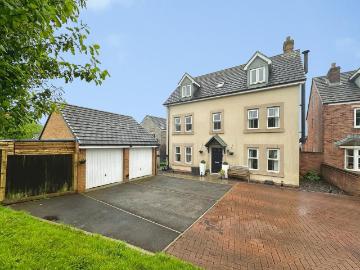 5 bedroom detached house for sale