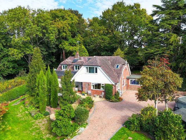 5 bedroom detached house for sale