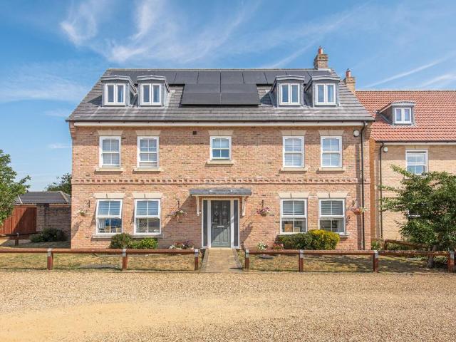 5 bedroom detached house for sale