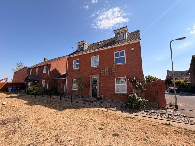 5 bedroom detached house for sale