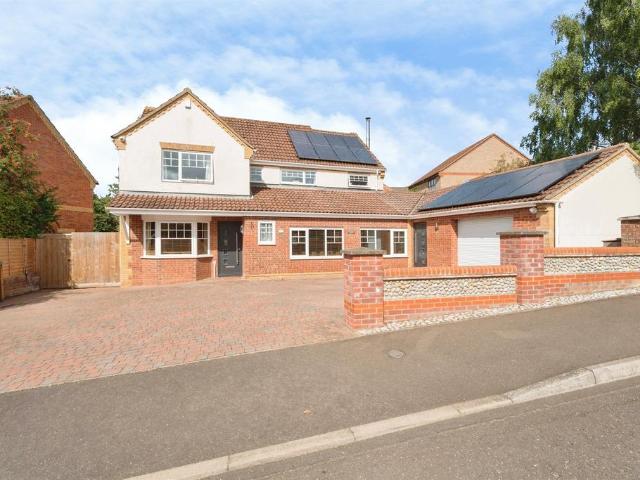 5 bedroom detached house for sale