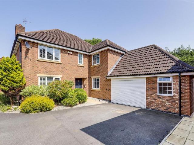 5 bedroom detached house for sale