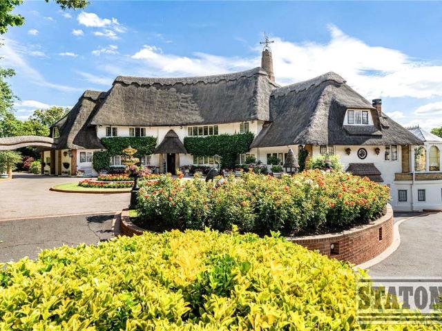 5 bedroom detached house for sale