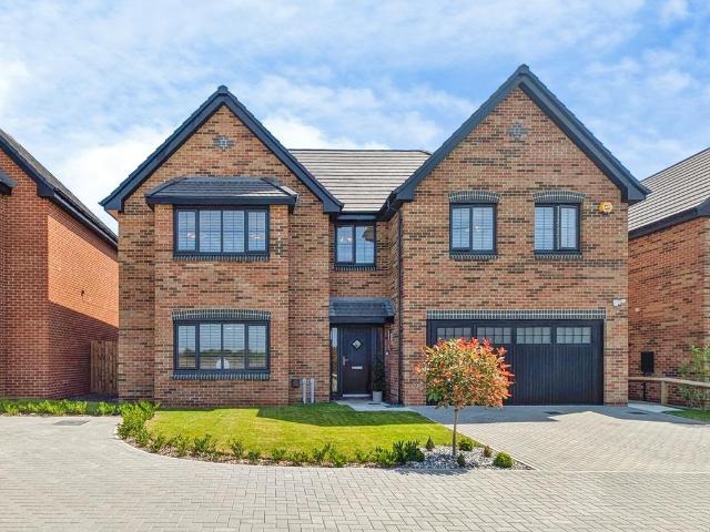 5 bedroom detached house for sale