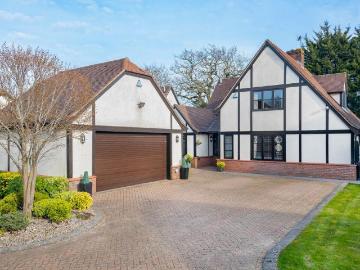 Roxeth, Harrow, Greater London - Garden