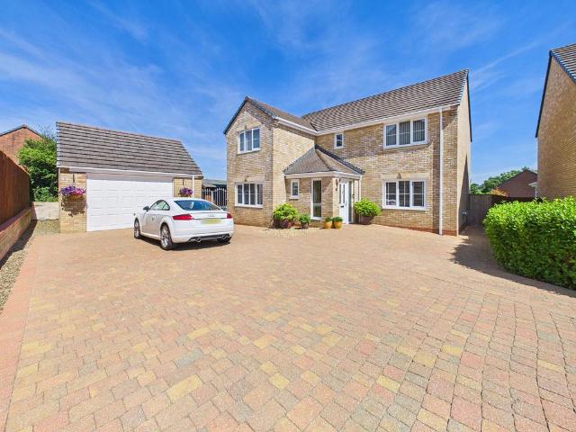 5 bedroom detached house for sale