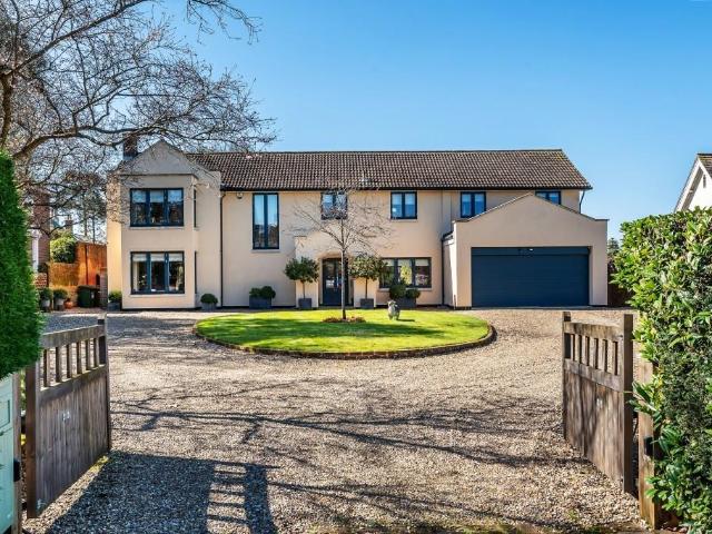 6 bedroom detached house for sale