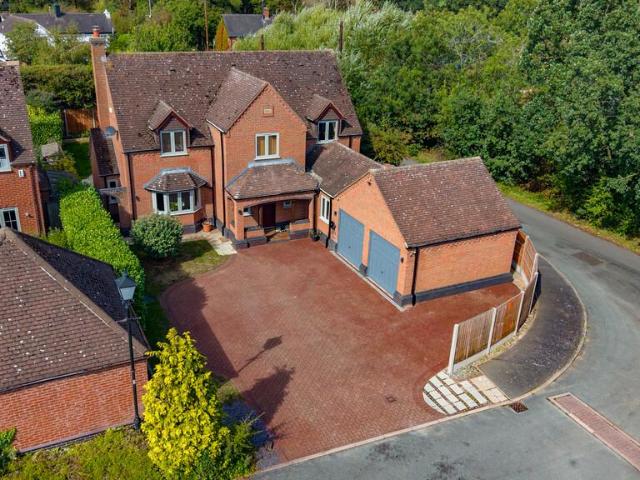 5 bedroom detached house for sale