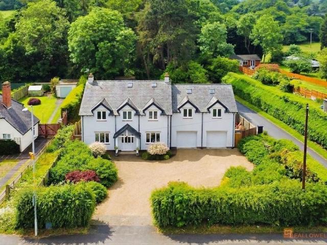 5 bedroom detached house for sale