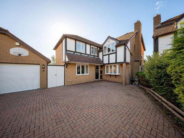 5 bedroom detached house for sale