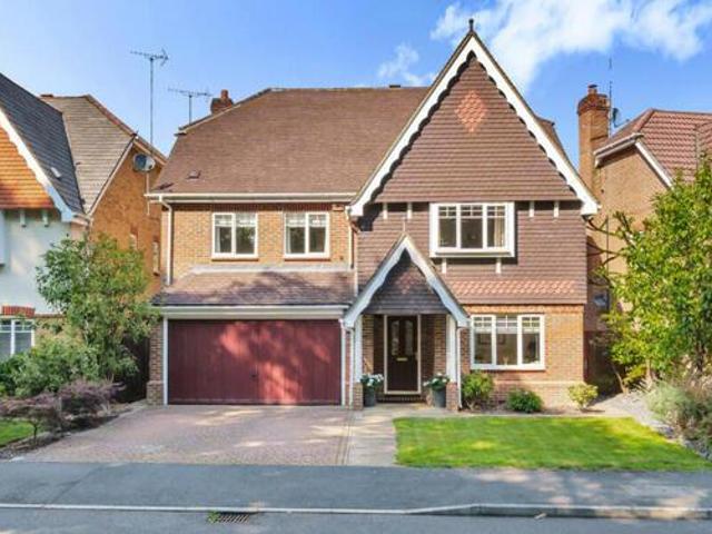 5 Bedroom Detached House For Sale In Crowthorne