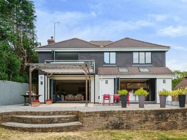 5 Bedroom Detached House For Sale In Crowthorne, Berkshire