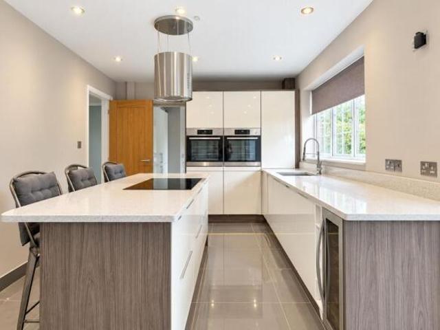 5 bedroom detached house for sale in Blunsdon Road, Swindon, SN25