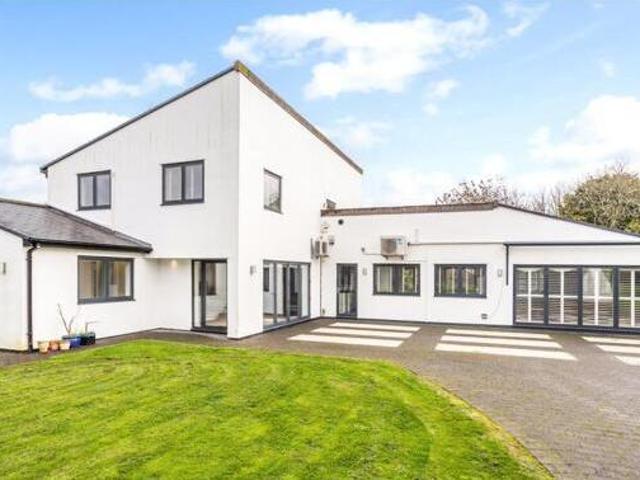 5 Bedroom Detached House For Sale In Dunstable, Bedfordshire