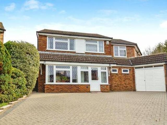 5 Bedroom Detached House For Sale In Dunstable, Bedfordshire